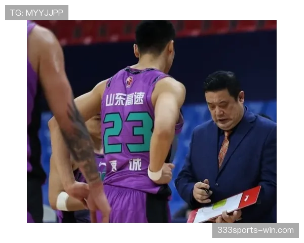 卡里姆·阿卜杜尔-贾巴尔内线技巧主导比赛，制霸篮板抢断全面领先对手